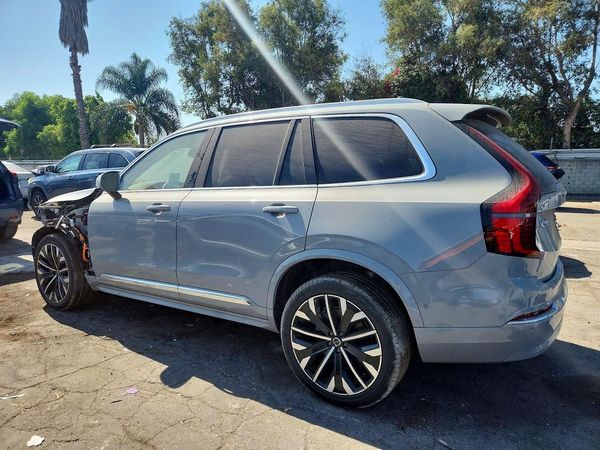 2026 VOLVO XC90 Ultra Bright