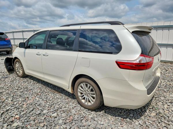 2015 TOYOTA SIENNA