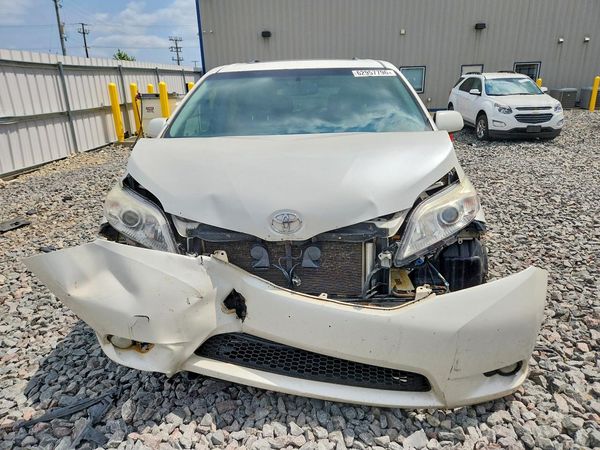 2015 TOYOTA SIENNA