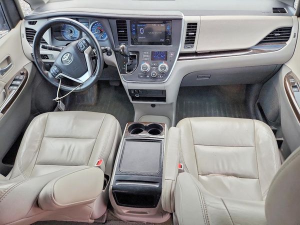 2015 TOYOTA SIENNA