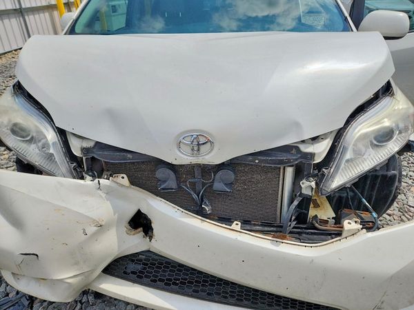 2015 TOYOTA SIENNA
