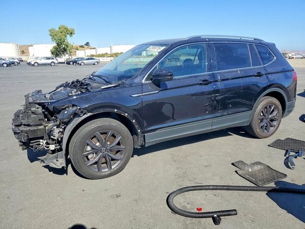2022 VOLKSWAGEN TIGUAN 4Motion SE