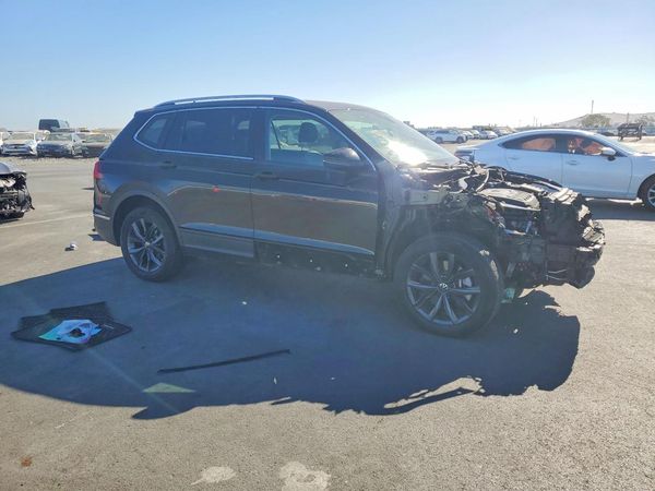 2022 VOLKSWAGEN TIGUAN 4Motion SE
