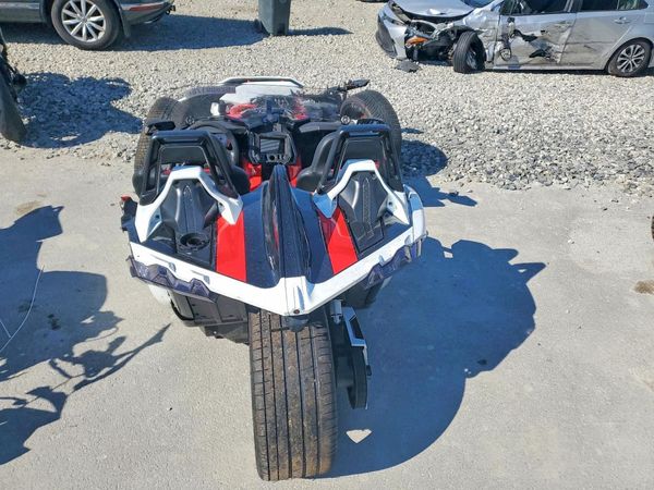 2016 POLARIS SLINGSHOT Open Cab