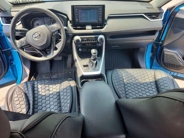 2019 TOYOTA RAV4 LE