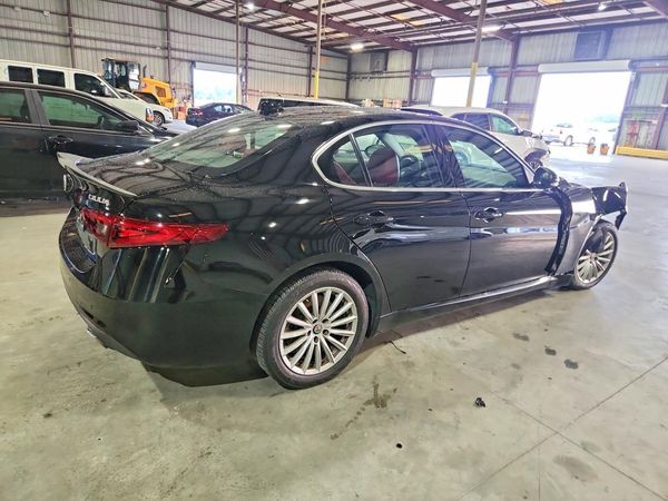 2021 ALFA ROMEO GIULIA