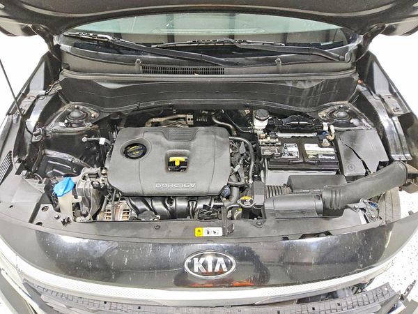 2021 KIA SELTOS S — Engine bay