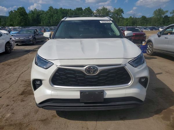 2022 TOYOTA HIGHLANDER XLE