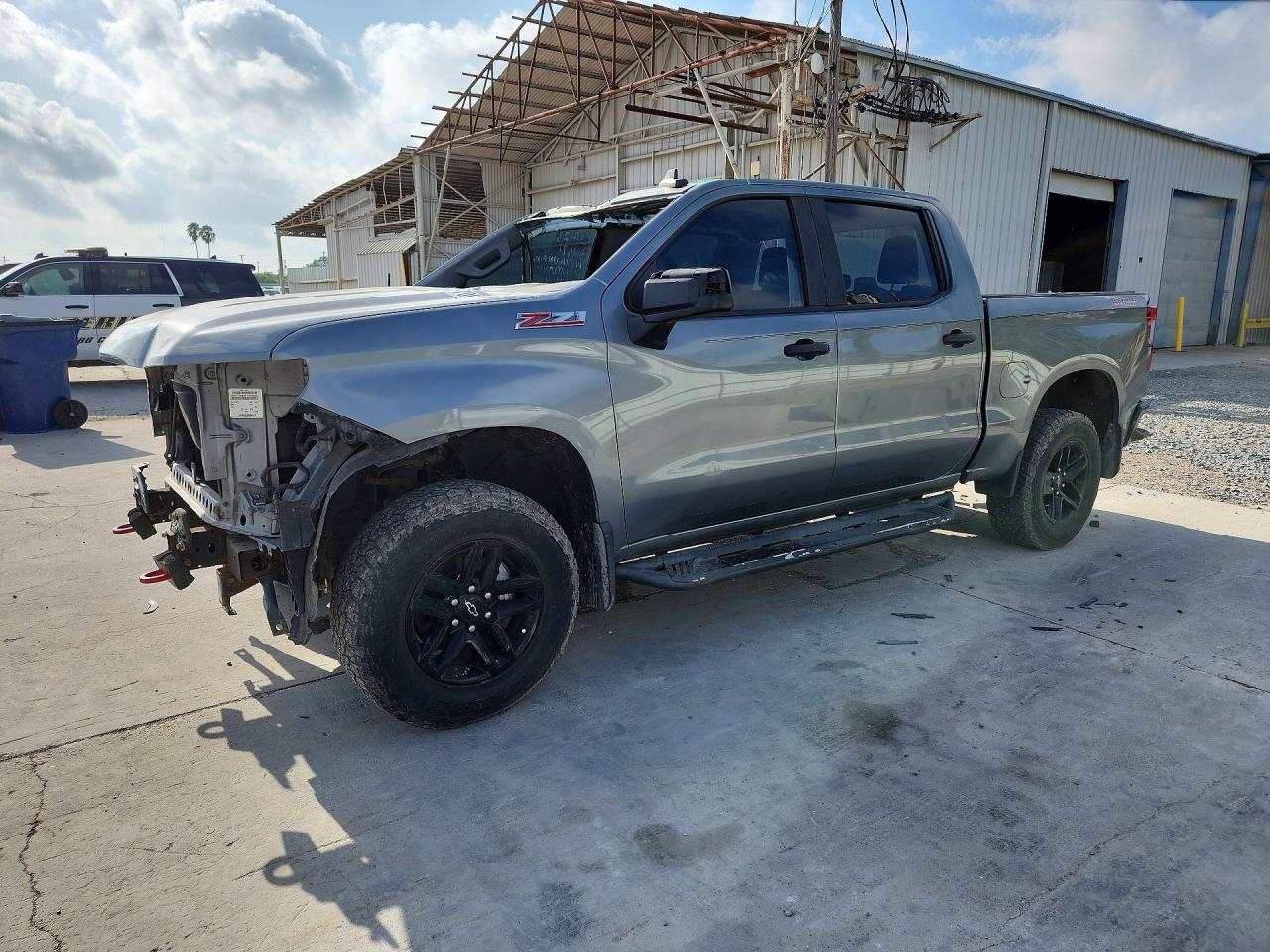 2020 CHEVROLET SILVERADO Trail Boss Custom — Front 3/4