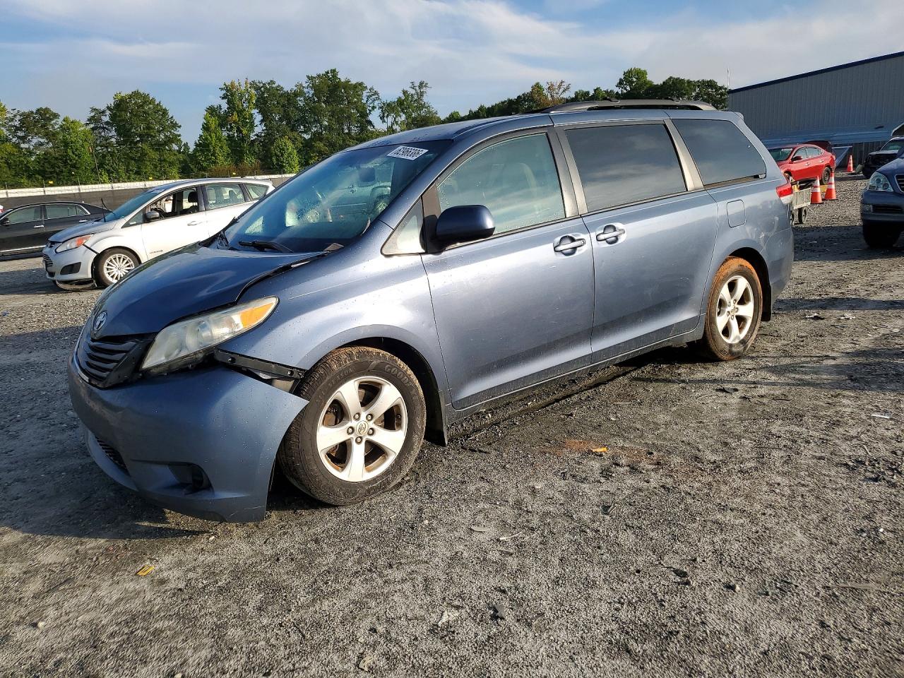 2013 TOYOTA SIENNA