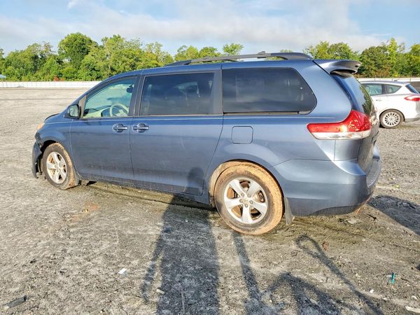 2013 TOYOTA SIENNA