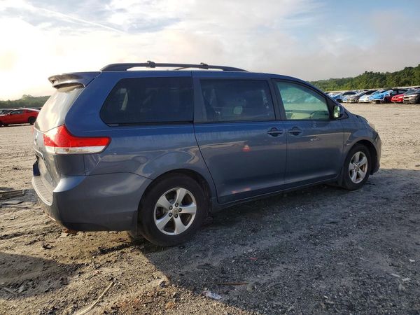 2013 TOYOTA SIENNA