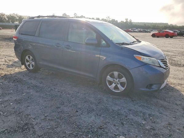 2013 TOYOTA SIENNA