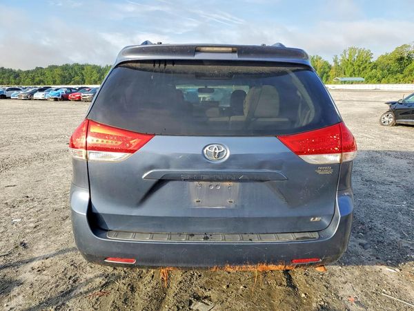 2013 TOYOTA SIENNA