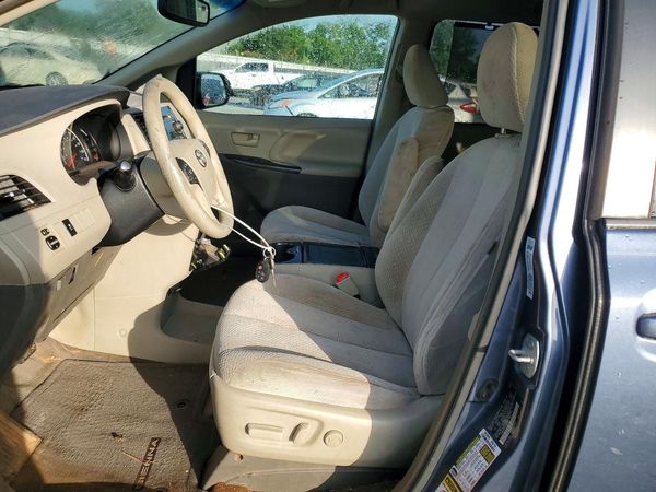 2013 TOYOTA SIENNA