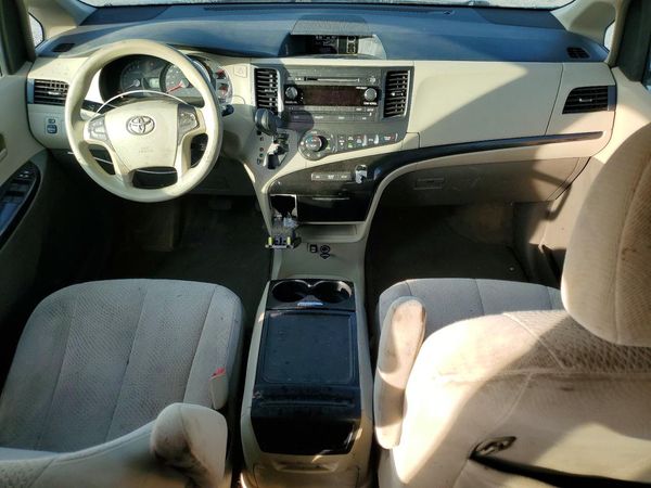 2013 TOYOTA SIENNA