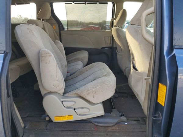 2013 TOYOTA SIENNA