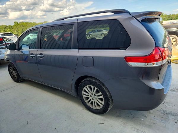 2014 TOYOTA SIENNA