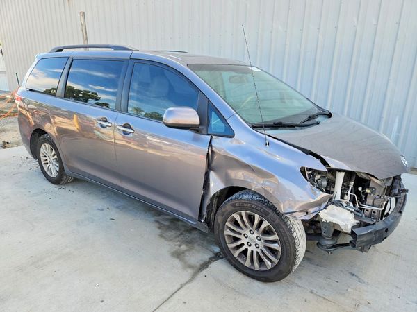 2014 TOYOTA SIENNA
