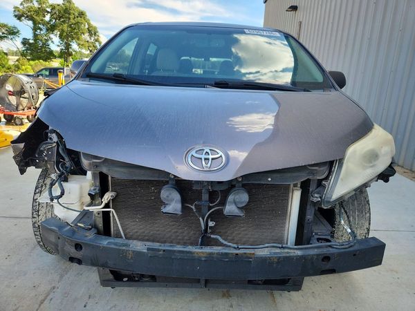 2014 TOYOTA SIENNA