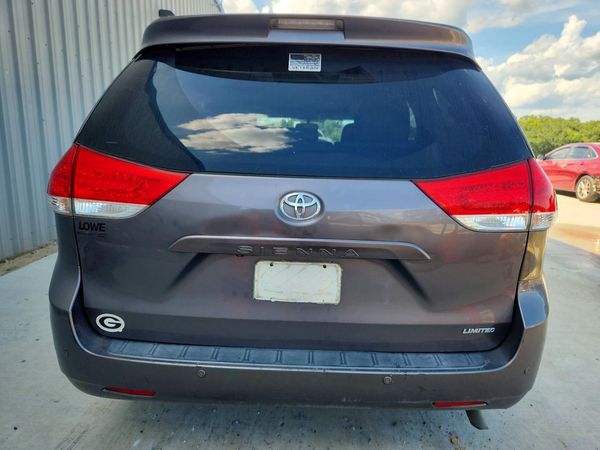 2014 TOYOTA SIENNA