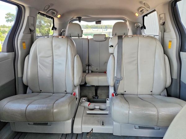 2014 TOYOTA SIENNA