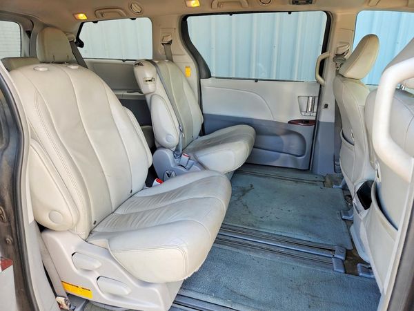 2014 TOYOTA SIENNA