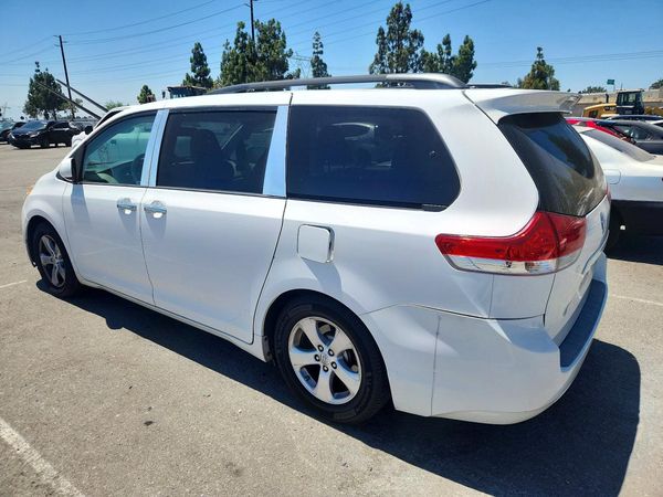 2014 TOYOTA SIENNA