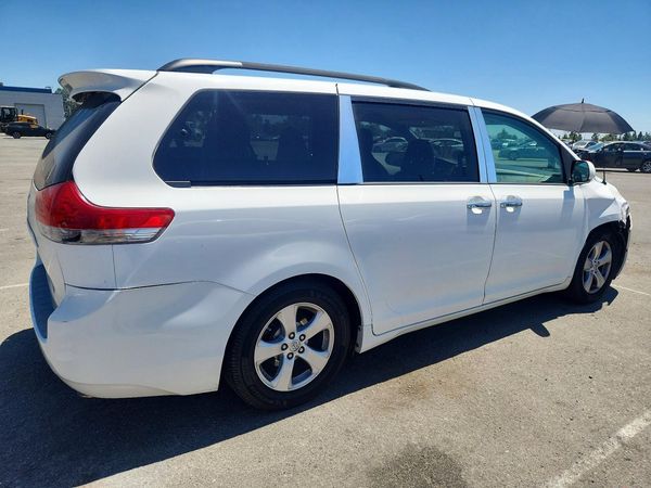 2014 TOYOTA SIENNA