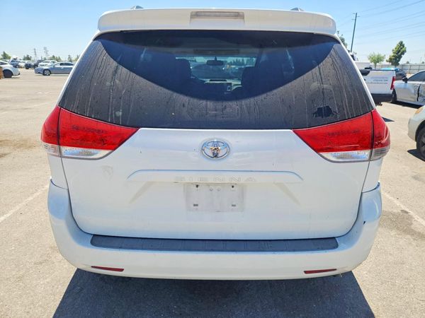 2014 TOYOTA SIENNA