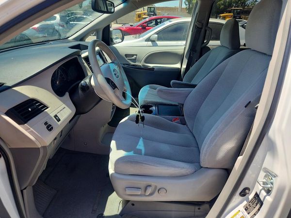 2014 TOYOTA SIENNA