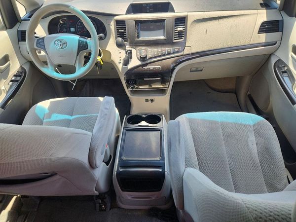 2014 TOYOTA SIENNA