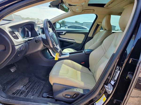 2018 VOLVO V60