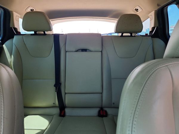 2018 VOLVO V60