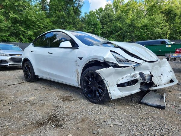 2020 TESLA MODEL Y — Passenger 3/4