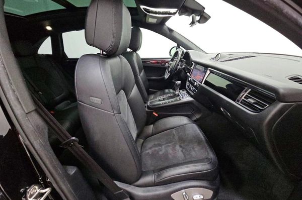 2021 PORSCHE MACAN Base