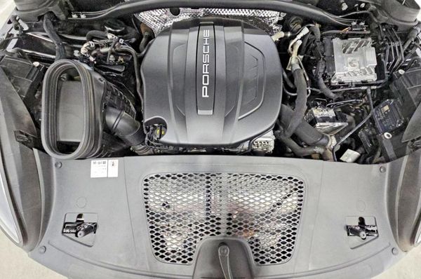 2021 PORSCHE MACAN Base