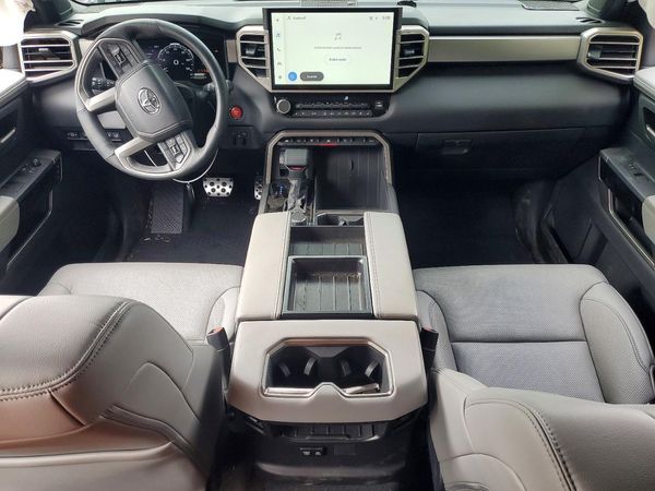 2025 TOYOTA TUNDRA