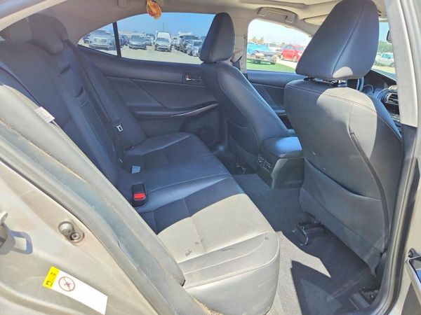 2016 LEXUS IS 200t