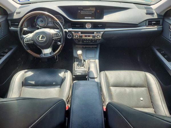 2018 LEXUS ES