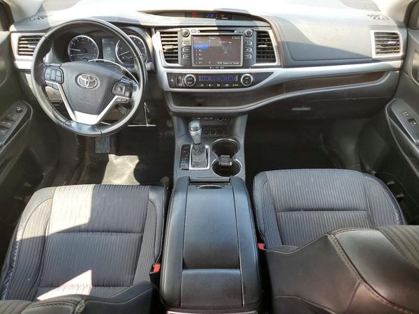 2017 TOYOTA HIGHLANDER LE/LE Plus