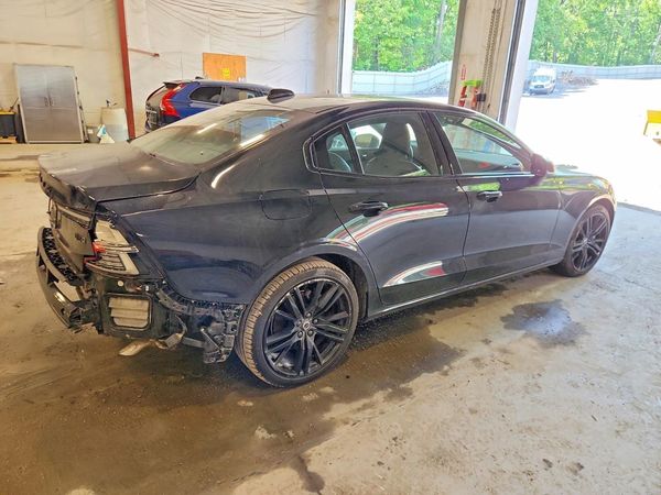 2024 VOLVO S60 Plus Black Edition