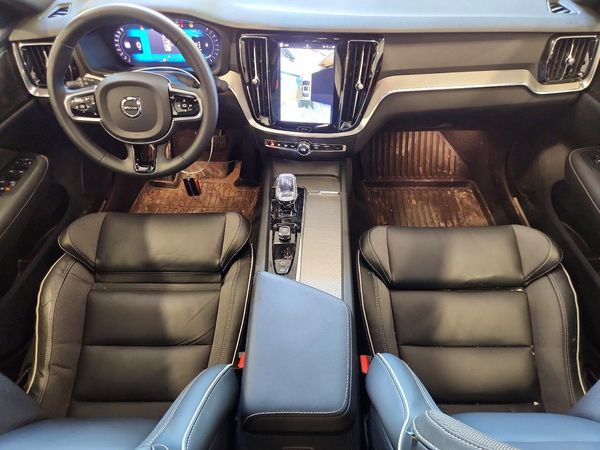 2024 VOLVO S60 Plus Black Edition