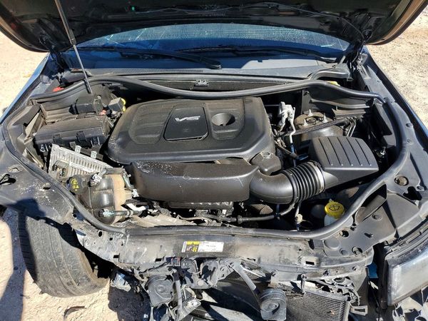 2016 JEEP CHEROKEE Limited — Engine bay