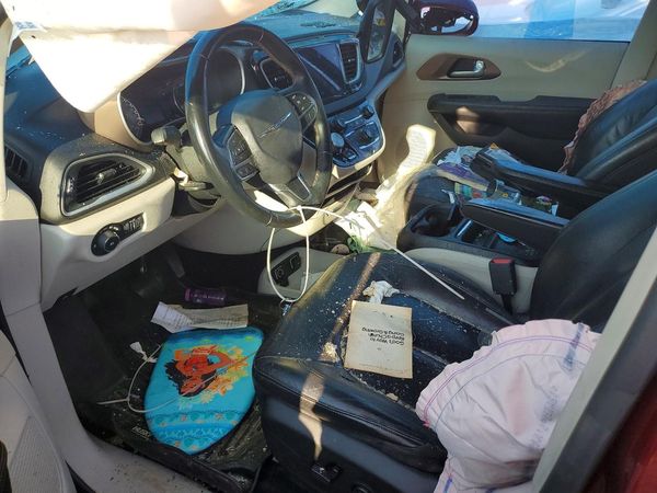 2017 CHRYSLER PACIFICA Touring L — DENT