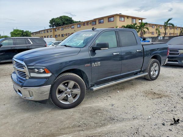 2016 RAM 1500 SLT