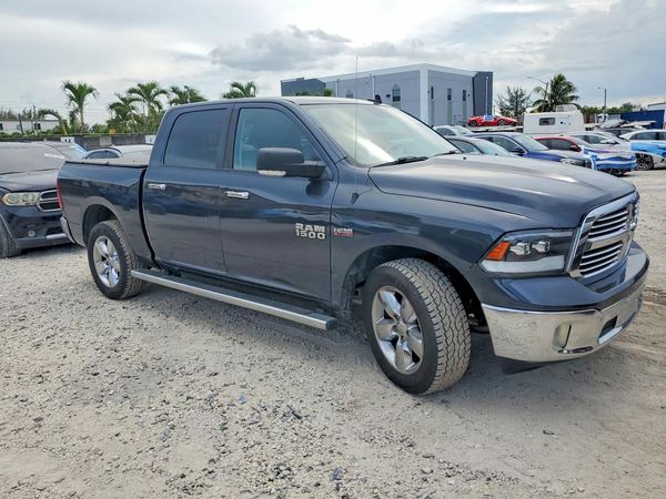 2016 RAM 1500 SLT