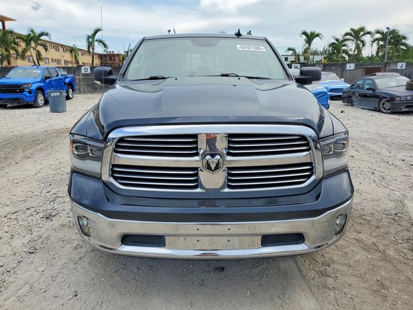 2016 RAM 1500 SLT
