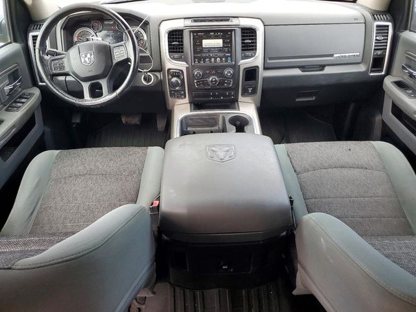 2016 RAM 1500 SLT