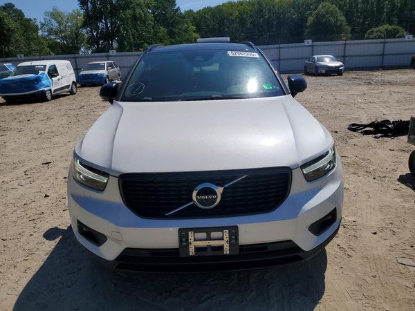 2022 VOLVO XC40 R-Design